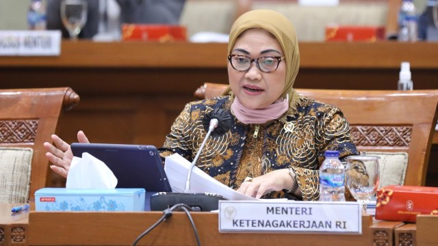 Menaker Ida Fauziyah saat menjelaskan informasi soal jumlah TKA yang masuk Konawe. Foto: Kemenaker
