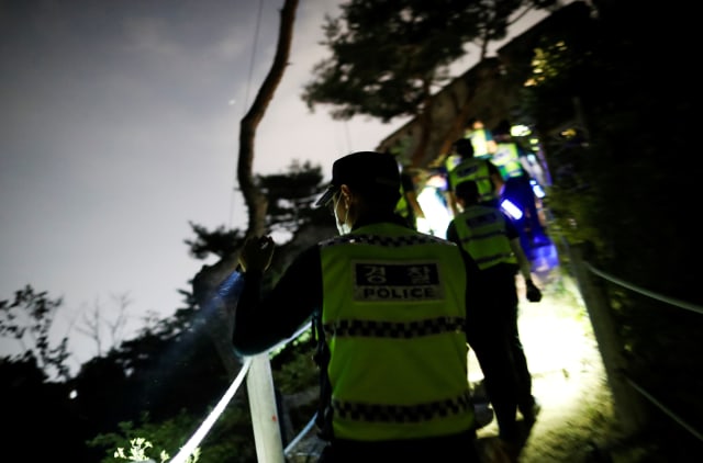 Pencarian Walikota Seoul yang dinyatakan hilang. Foto: Kim Hong-Ji/Reuters