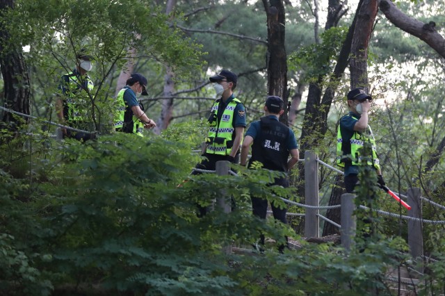 Pencarian Walikota Seoul yang dinyatakan hilang. Foto: Kim Hong-Ji/Reuters