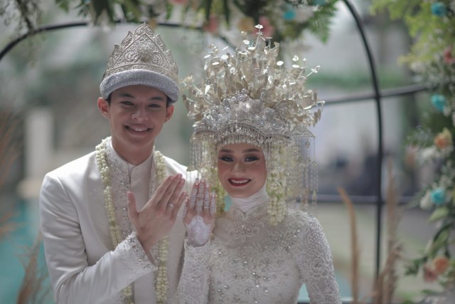 Dinda Hauw dan Rey Mbayang resmi menikah. Foto:  Dok. Management Dinda Hauw