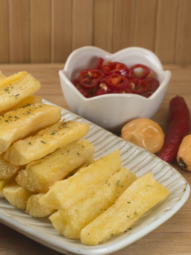 Resep Camilan Keluarga: Stik Singkong Panggang yang Gurih. Foto: Shutter Stock