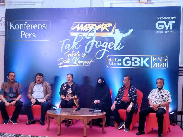 Kedua istri Mendiang Didi Kempot, Saputri dan Yan Vellia kompak menyelenggarakan konser Didi Kempot yang bertajuk ‘Ambyar Tak Jogeti Tribute Didi Kempot’ pada November mendatang