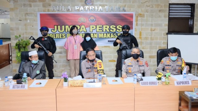 Konferensi pers Wanita di Makassar yang banting Al-Quran. Foto: Dok, Istimewa