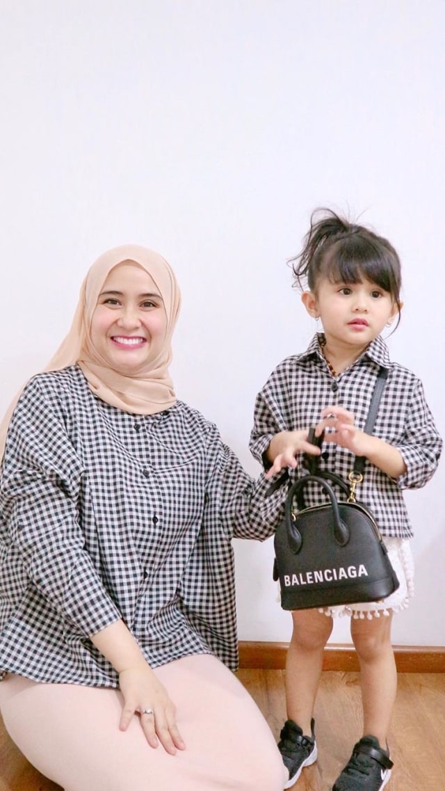 Ryana Dea dan anaknya, Qiandra. Foto: Instagram/@ryana_dea