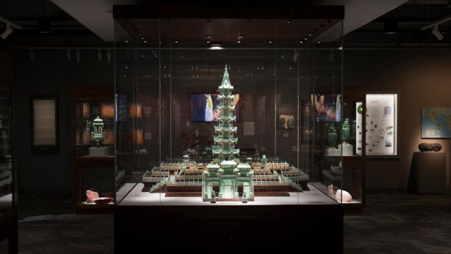 Foto: Altar Pagoda Lunghwa dari Batu Giok Hijau | Dok. DuMore DUPAGE