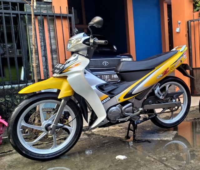 Tampilan samping  motor 2-tak Yamaha 125Z Foto: Yoko Zubair