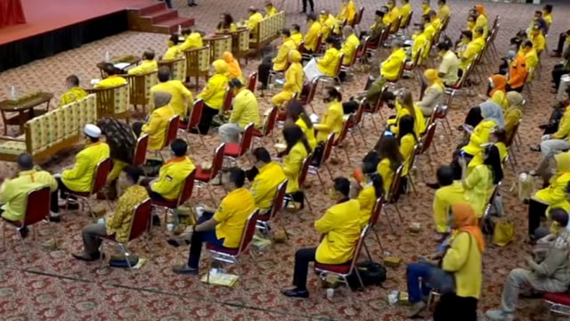 Suasana rapat pleno DPP Partai Berkarya, yang dipimpin Tommy Soeharto, di Gedung Granadi, Rabu (8/7). Foto: Youtube/Cendana Tv