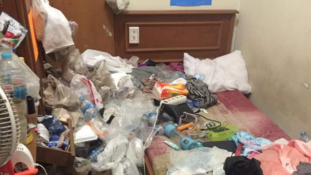 Kamar kos penuh timbunan sampah yang viral di Twitter. Foto: @ksiezyc26 via Twitter