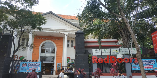 Suasana SMKN 4 Malang yang viral karena memanfaatkan gedungnya menjadi hotel. Foto: Ulul Azmi