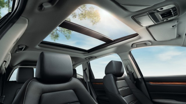 Panoramic sunroof di Honda CR-V Facelift. Foto: dok. Honda Thailand