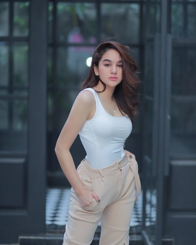 Hana Hanifah artis yang diduga terlibat prostitusi. Foto: Instagram @hanaaaast