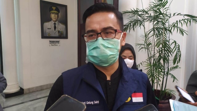 Kepala Dinas Kesehatan Jabar Berli Hamdani saat memberikan keterangan terkait penanganan corona. Foto: Rachmadi Rasyad/kumparan