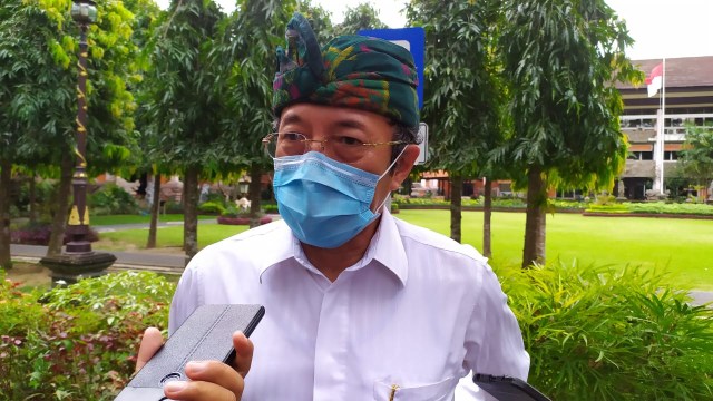 Foto: • Kepala Dinas Kesehatan Provinsi Bali, Ketut Suarjaya - ACH