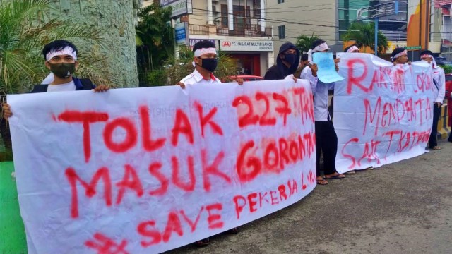 Kesatuan Aksi Mahasiswa Muslim Indonesia (KAMMI). Melakukan aksi penolakan terhadap TKA. Selasa, (14/7). Foto: Dok istimewa