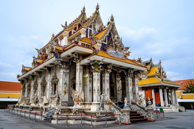 Suasana Kuil Buddha Wat Pariwat atau Kuil David Beckham di Bangkok, Thailand. Foto: Mladen ANTONOV / AFP