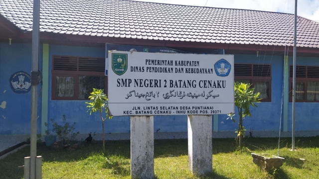 PAPAN nama SMP Negeri 2 Batang Cenaku, Indragiri Hulu, Riau. 