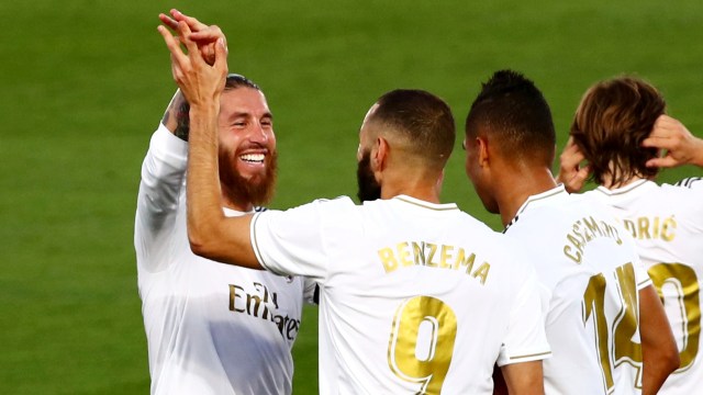 Para pemain Real Madrid berselebrasi di pertandingan La Liga Santander Real Madrid vs Villarreal di Stadion Alfredo Di Stefano, Madrid, Spanyol, (16/7). Foto: Sergio Perez REUTERS
