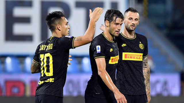 Pemain Inter Milan berselebrasi usai mencetak gol pada pertandingan Serie A SPAL vs Inter Milan di Stadion Paolo Mazza Ferrara, Italia. Foto: Jennifer Lorenzini REUTERS
