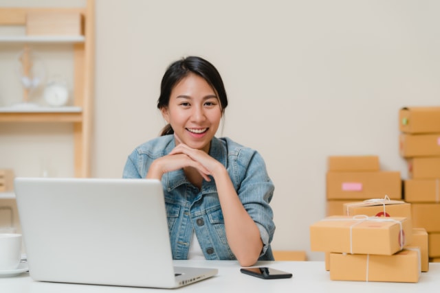 Mencoba bisnis online di tengah pandemi COVID-19. Foto: Shutterstock