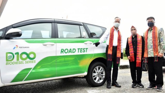 Menperin jajal mobil dengan BBN D-100.
 Foto: Handout Kementerian Perinsdustrian via Antara