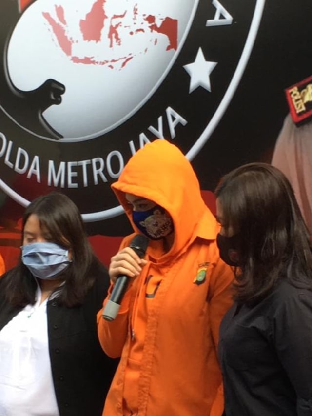 Konferensi pers terkait penyalahgunaan narkoba yang dilakukan Catherine Wilson digelar di Polda Metro Jaya. Foto: Humas Polda Metro Jaya