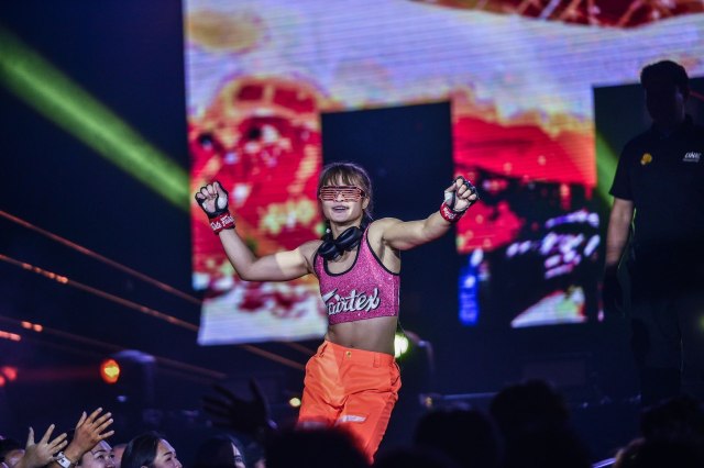 Stamp Fairtex saat memasuki arena ONE Championship (ONE Championship)