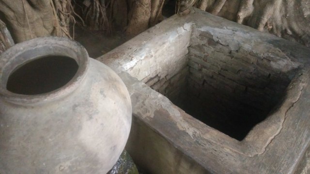 Sumur Ketandan merupakan sumur yang dikeramatkan di komplek Keraton Kasepuhan Kota Cirebon, Jawa Barat. (Ciremaitoday)