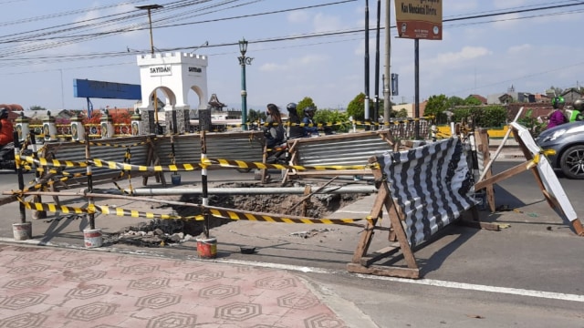Lokasi galian PDAM di sekitar Jembatan Sayidan, Yogyakarta. Foto: Arfiansyah Panji Purnandaru/kumparan