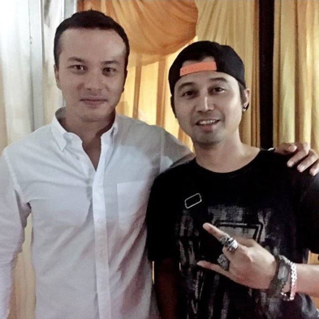 Nicholas Saputra dan suami Soimah. Foto: Instagram @koko_ko_koko via Twitter @txtaboutnicsap