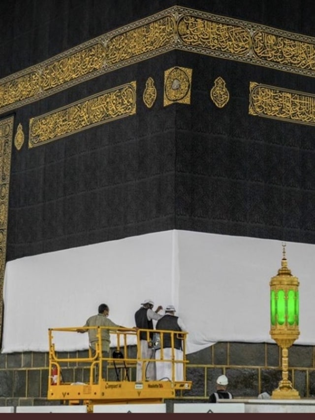 Kiswah Ka'bah digulung dan dilapisi kain putih menyambut haji 2020. Foto: Dok. ReasahAlharmain