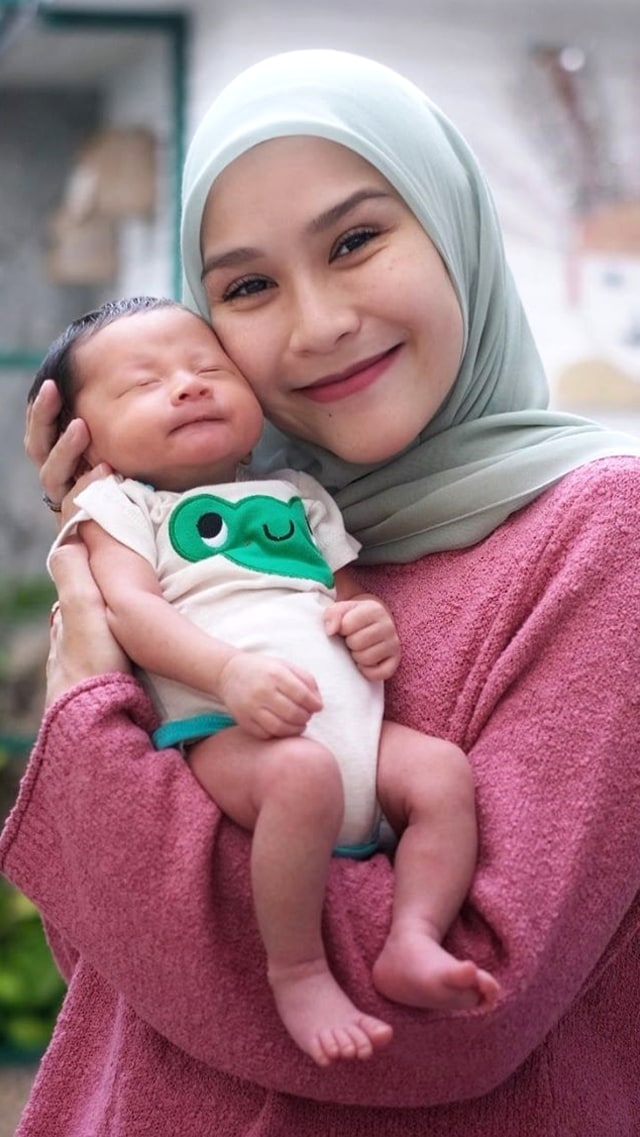 Zaskia Adya Mecca dan Bhaj Kama. Foto: Instagram/@zaskiadyamecca