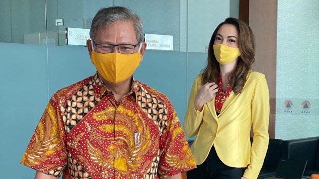 dr Reisa bersama Dirjen P2P Kemenkes Achmad Yurianto. Foto: Instagram/@reisabrotoasmoro