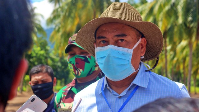 Bupati Bone Bolango, Hamim Pou. Kamis, (23/7). Foto: Dok banthayoid (Wawan Akuba)