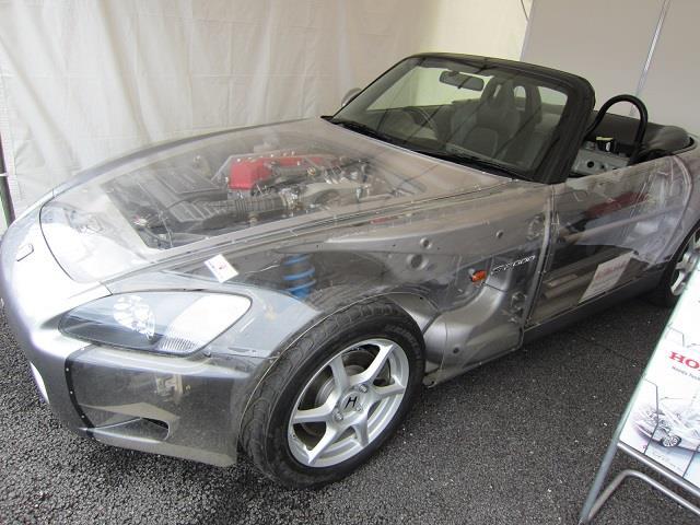 Honda S2000 berbodi transparan. Foto: dok. Twitter aos2k