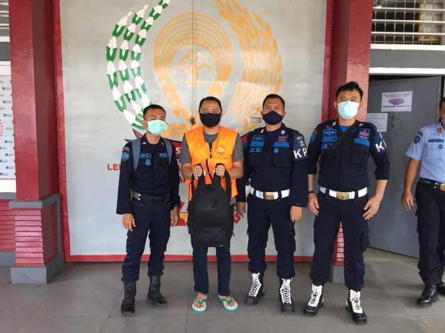 Narapidana Bupati Lampung Utara Nonaktif, Agung Ilmu Mangkunegara saat tiba di Lapas Kelas IA Rajabasa Bandar Lampung, Kamis (23/7) | Foto : Dok. Rutan Bandar Lampung