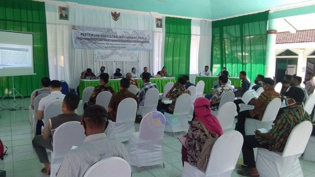 Pertemuan Konsultasi Masayarakat (PKM) tentang Penyusunan Study LARAP Pembangunan Jaringan Irigasi DI Karangnongko. di Pendapa Kecamatan kalitidu Kabupaten Bojonegoro. Kamis (23/07/2020) 