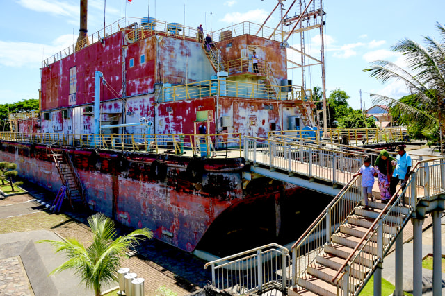 Wisata Kapal Apung di Banda Aceh telah buka kembali di tengah pandemi COVID-19, setelah sempat ditutup. Foto: Suparta/acehkini