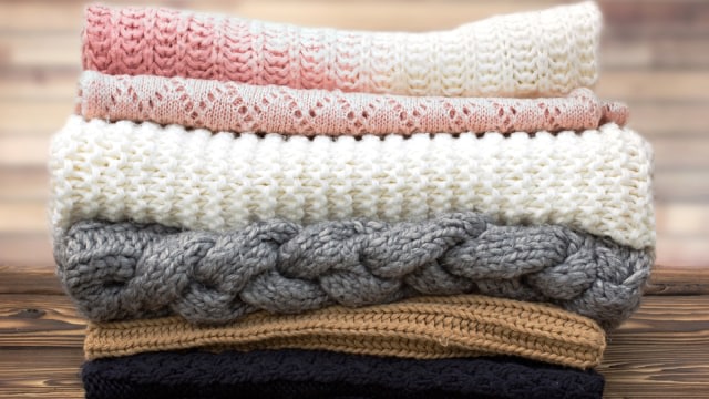 Menyimpan sweater. Foto: Thinkstock