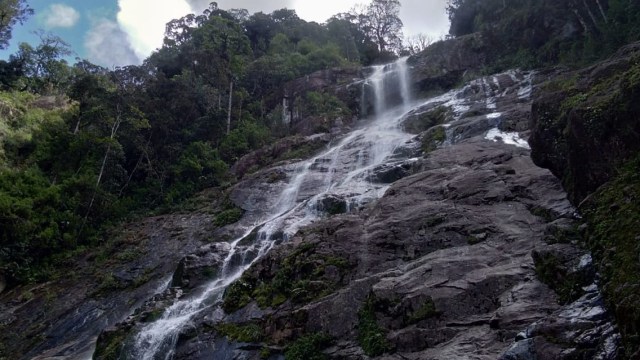 Air terjun Mambulilling di Mamasa, Sulawesi Barat. Foto: Frendy/sulbarkini
