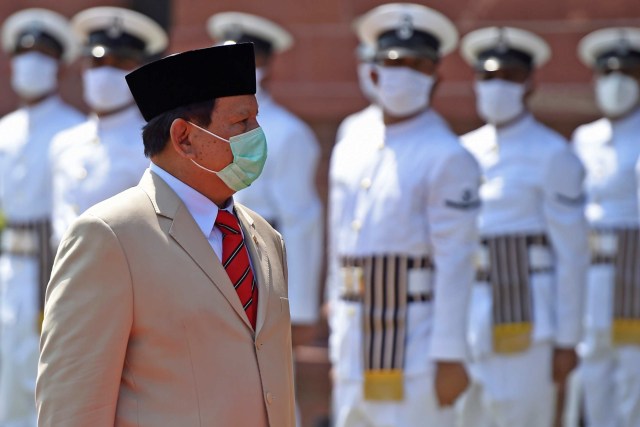 Menteri Pertahanan Indonesia, Prabowo Subianto saat berkunjung ke Kementerian Pertahanan India, di New Delhi. Foto: Money Sharma/AFP
