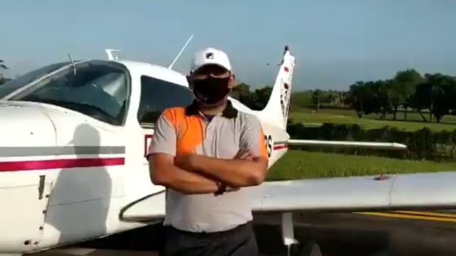 Camat di Cilacap yang bercanda mendapatkan pesawat dinas. Foto: Dok. Istimewa
