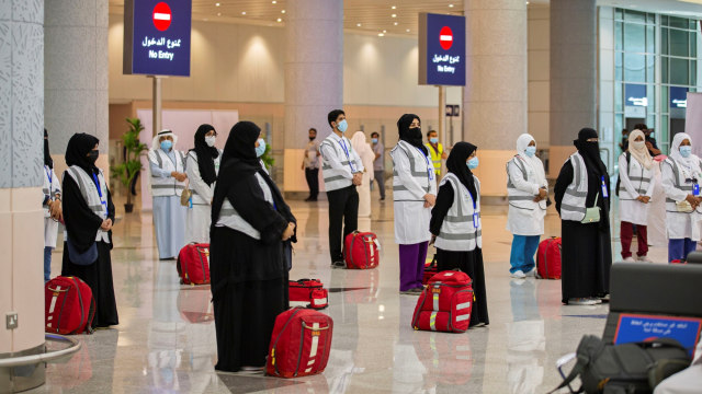 Para jemaah haji tiba di Bandara King Abdulaziz di Jeddah, Arab Saudi, Sabtu (25/7). Foto: Kementerian Media Arab Saudi