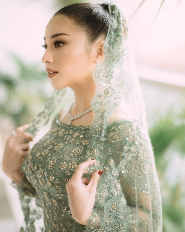 Kebaya Lamaran Nikita Willy Rancangan Didiet Maulana Foto: nikitawillyofficial94