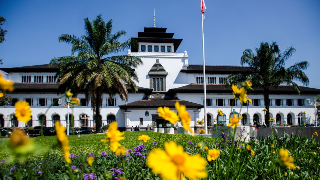 Suasana Gedung Sate di Bandung, Jawa Barat, Senin (27/7). Foto: Novrian Arbi/ANTARA FOTO