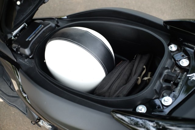 Bagasi all new Yamaha NMax. Foto: Bangkit Jaya Putra/kumparan