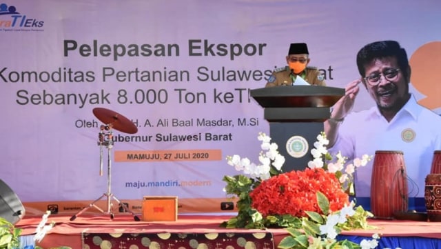 Pelepasan ekspor cangkang kelapa sawit ke Thailand. Foto: Dok. Kominfo Sulbar