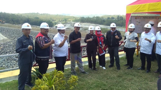 Bupati Bojonegoro, Dr Hj Anna Muawanah, saat lakuka  kunjungan di Waduk Gongseng, di Desa Papringan, Kecamatan Temayang. Selasa (28/07/2020)