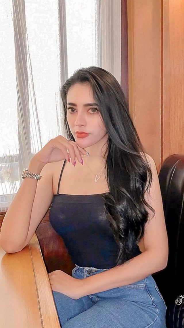 Potret seksi Vernita Syabilla di Instagram. Foto: Instagram/@vernitasyabilla