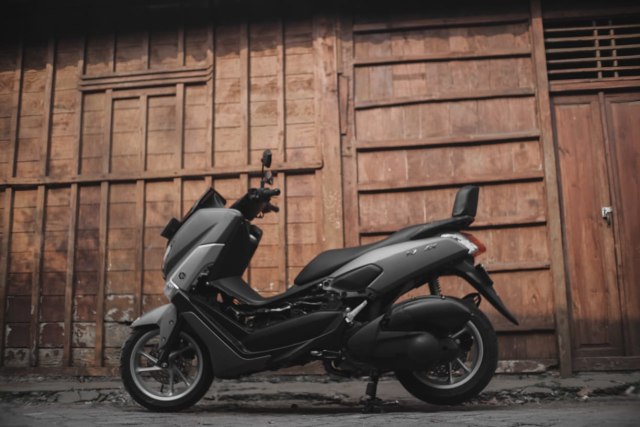 Tampilan samping Yamaha 2-Silinder Foto: Bangkit Jaya Putra/kumparan