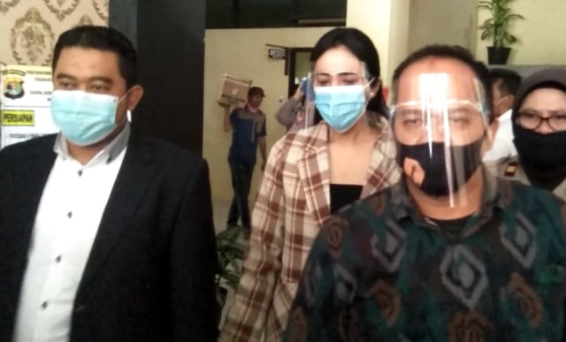 Vernita Syabilla saat hendak konferensi pers di Mapolresta Bandar Lampung, Kamis (30/7) | Foto: Obbie Fernando/Lampung Geh